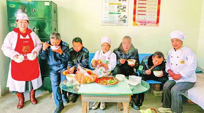 21年“爱心餐”的温暖守护