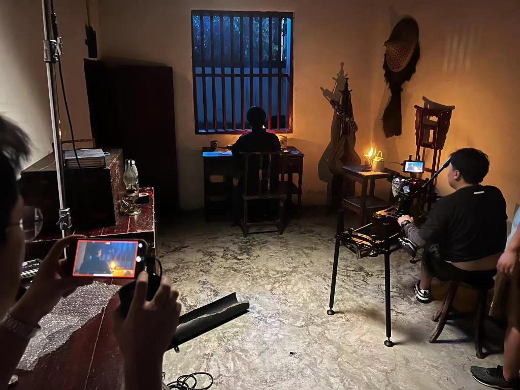 制作团队拍摄《毛泽东书信故事》(片方供图)