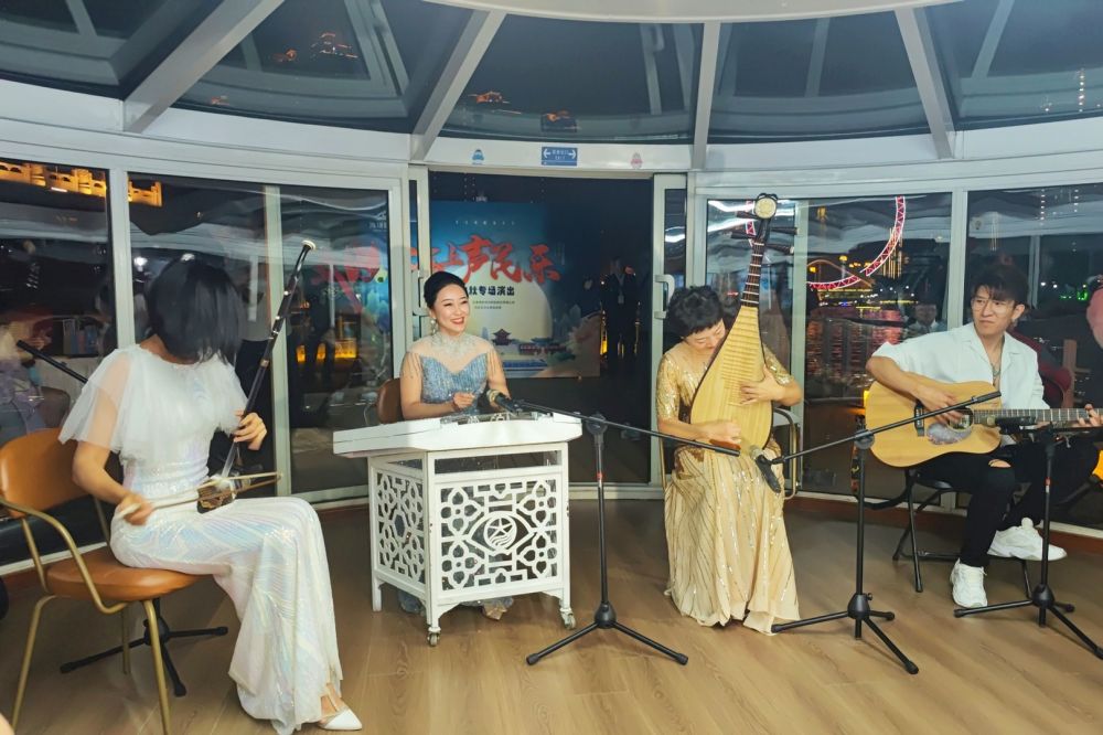 假期看消费丨浓浓文艺味,品一品这道“文化餐” 假期看消费丨浓浓文艺味,品一品这道“文化餐”